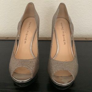 Marc Fisher silver multicolored pump